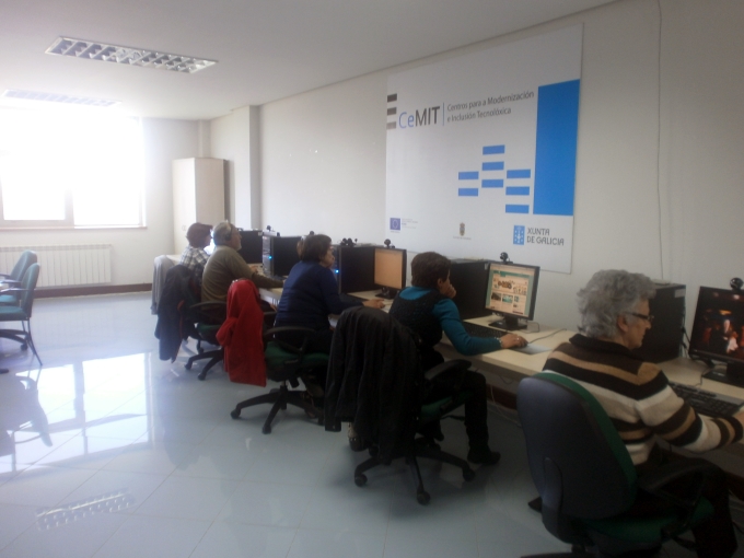 CURSOS DE 'BANCA ELECTR�NICA', 'VIAXES' E 'VIDEOCHAMADA' NA AULA CEMIT PARA CONMEMORAR O 17 DE MAIO, D�A MUNDIAL DE INTERNET
